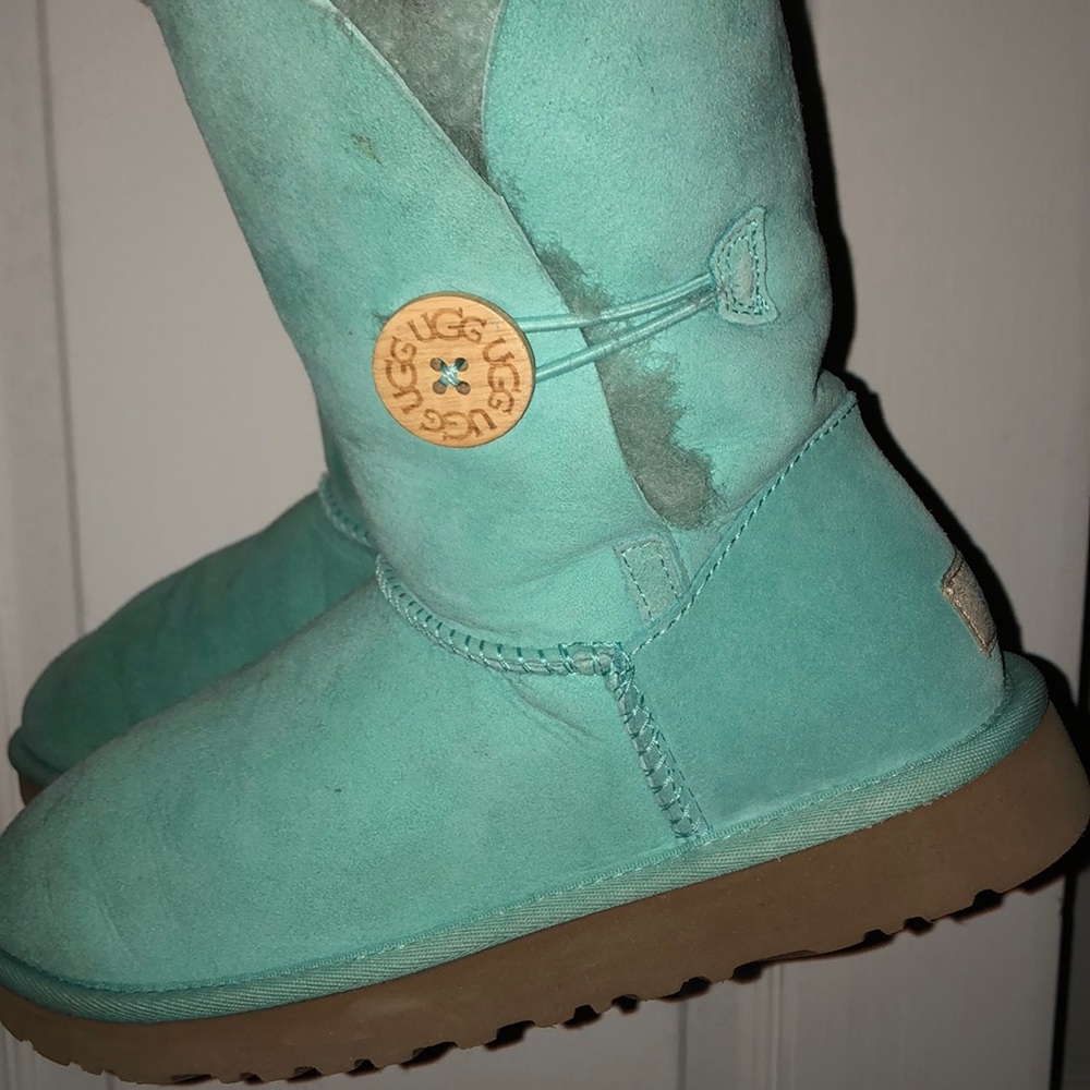 Button Ugg’s